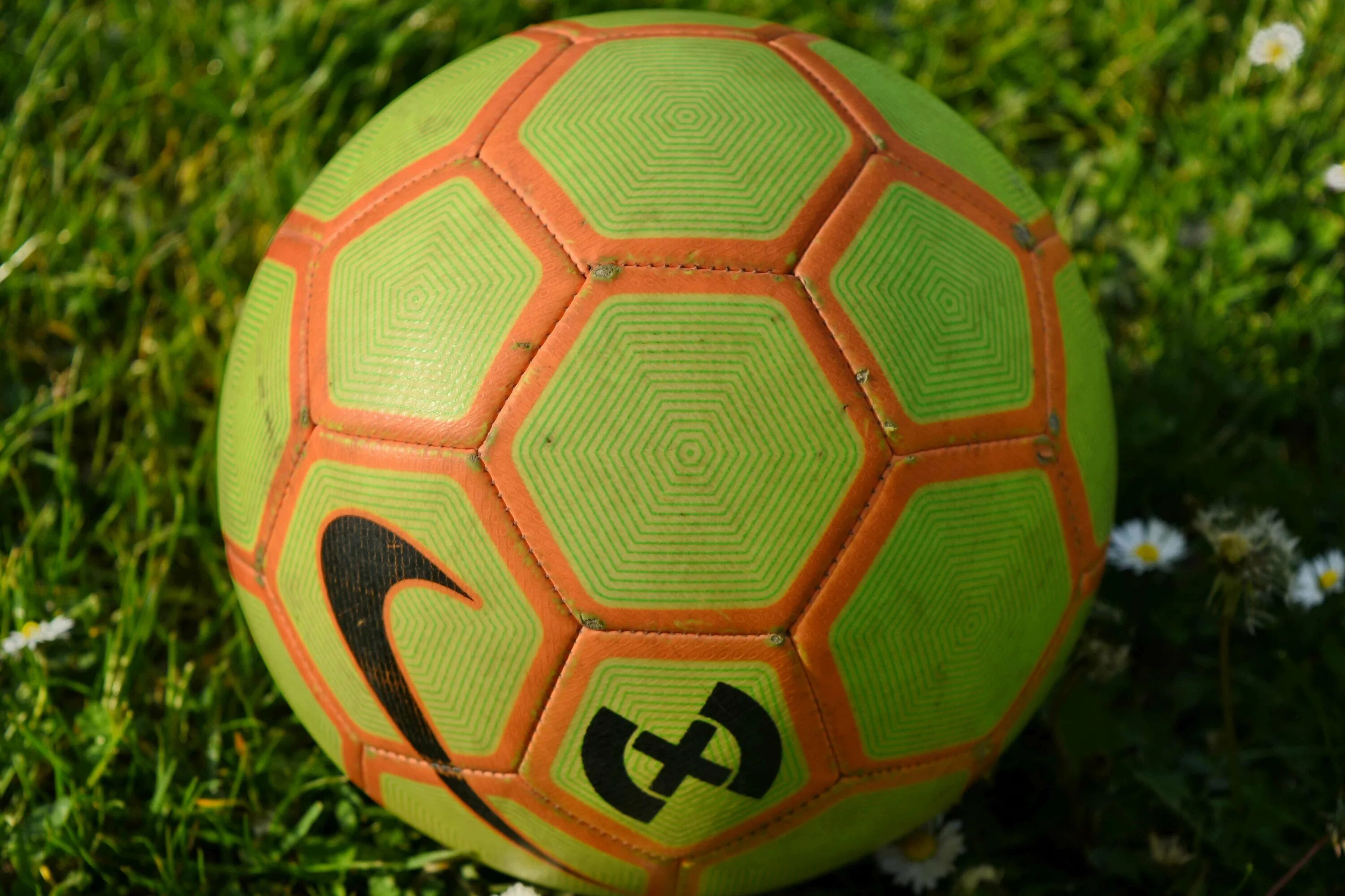 Мяч. Пятнистый футбольный мяч. Мяч "футбол". Сказочный футбольный мяч. Симметричный футбольный мяч.