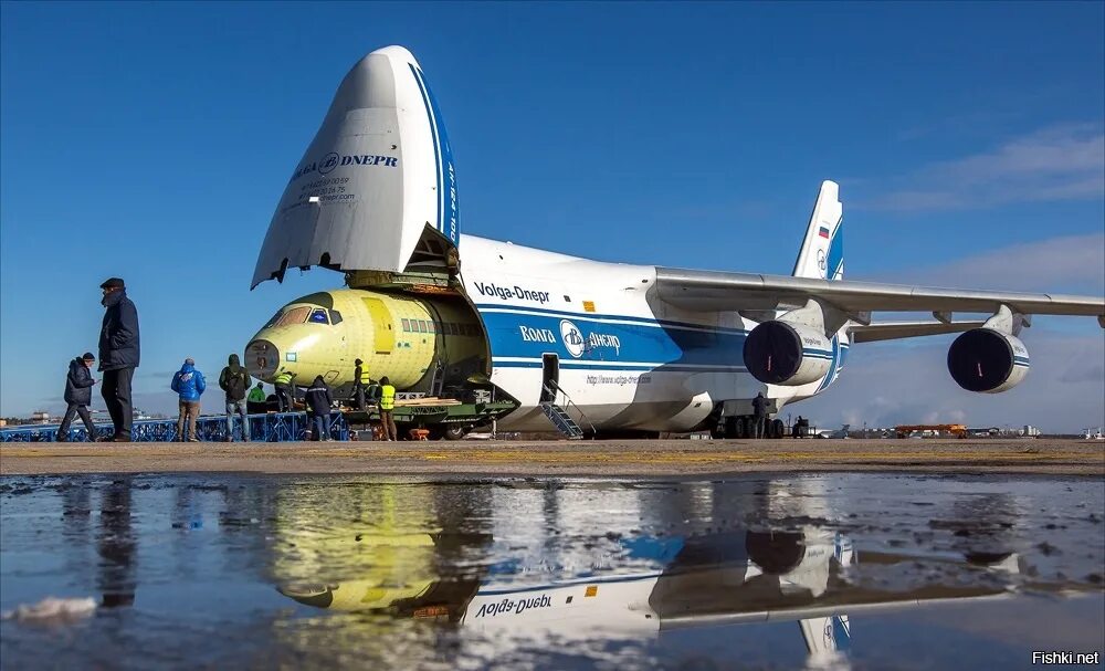 Первые грузовые самолеты. Грузовой самолёт АН-124.