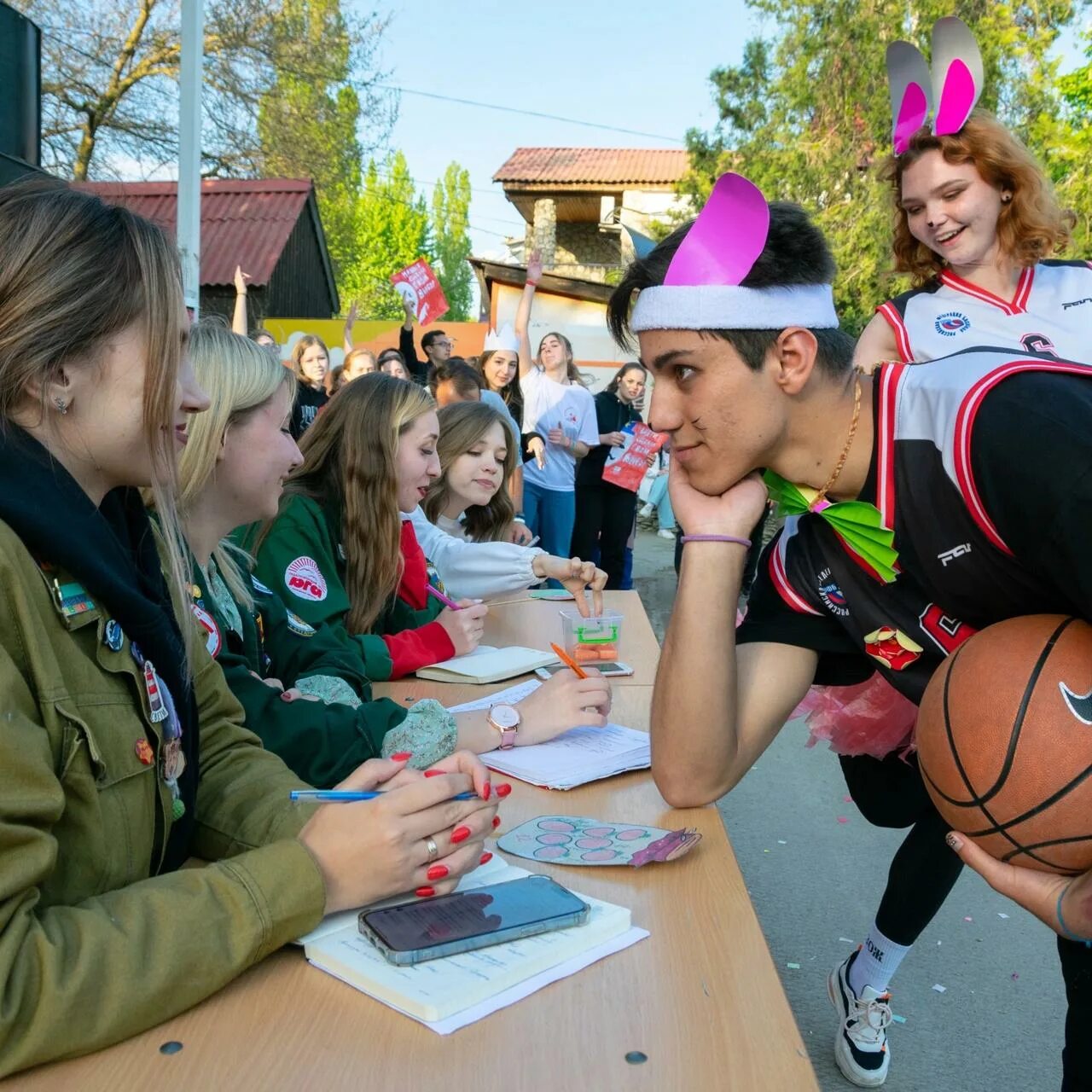 Подготовка вожатых. Приём в школу 2022 первоклассников. Крутые вожатые. Подготовка вожатых. Вожатый в детском лагере.