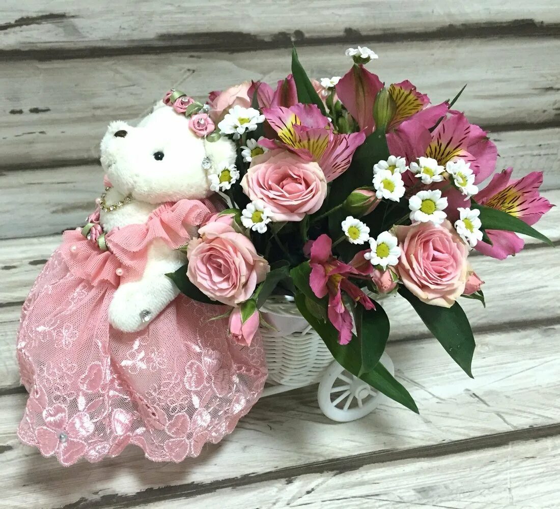 детские букеты на день рождения. цветы для девочки 6 лет. детский букет. букет для девочки из цветов. красивый букет для маленькой девочки.