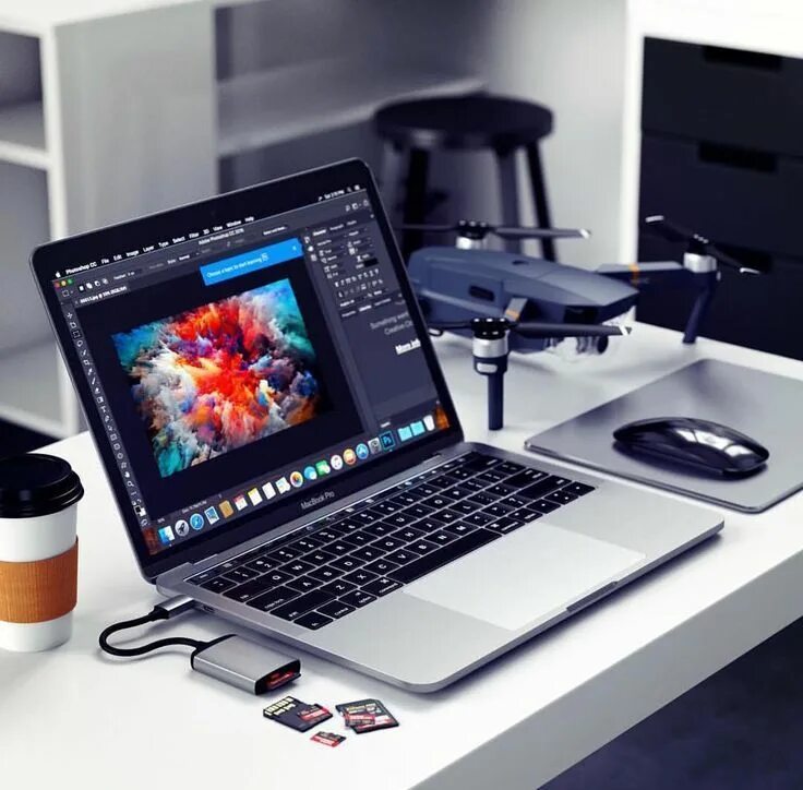 Apple desktop. Компьютер ноутбук. Современные гаджеты. Ноутбук для дизайнера. Ноутбук для учебы.