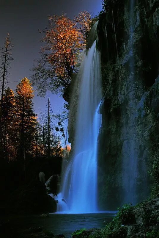 Красивые пейзажи с водопадами. Живые водопады. Водопады аир-терджун-меньюсоп. Товансон водопад. Живые проды.