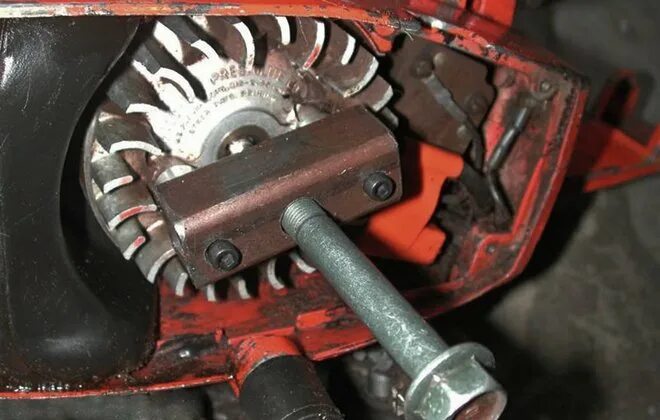 Как поэтапно снимать мотор китайской бензопилы HOW TO OTREMONTIZE BENZOPIL The gradual decline in prices for chainsaws has led