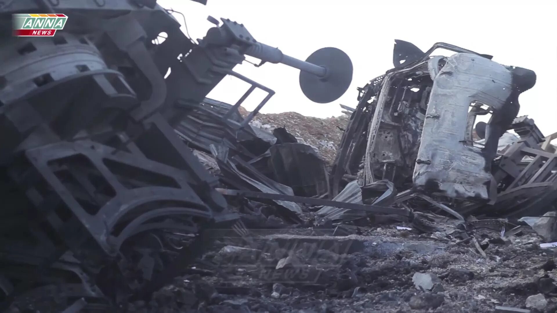 зрпк панцирь-с1 сирия. подбитый панцирь с1. уничтоженный панцирь 1 с в сирии. панцирь с1 уничтожен байрактар. панцирь-с1 на шасси man-sx45.