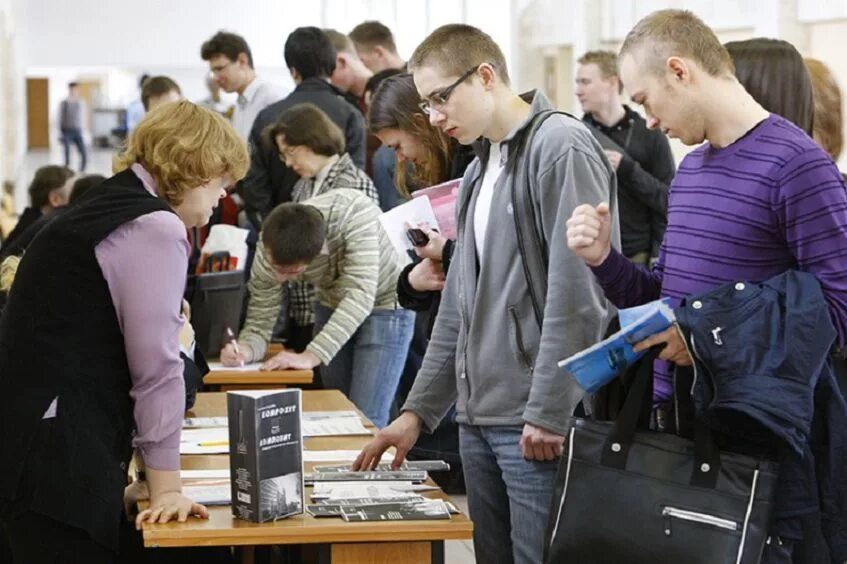 Работа в молодежном центре. Трудоустройство молодежи. Безработица молодежи. Молодежь на рынке труда. Занятость молодежи.