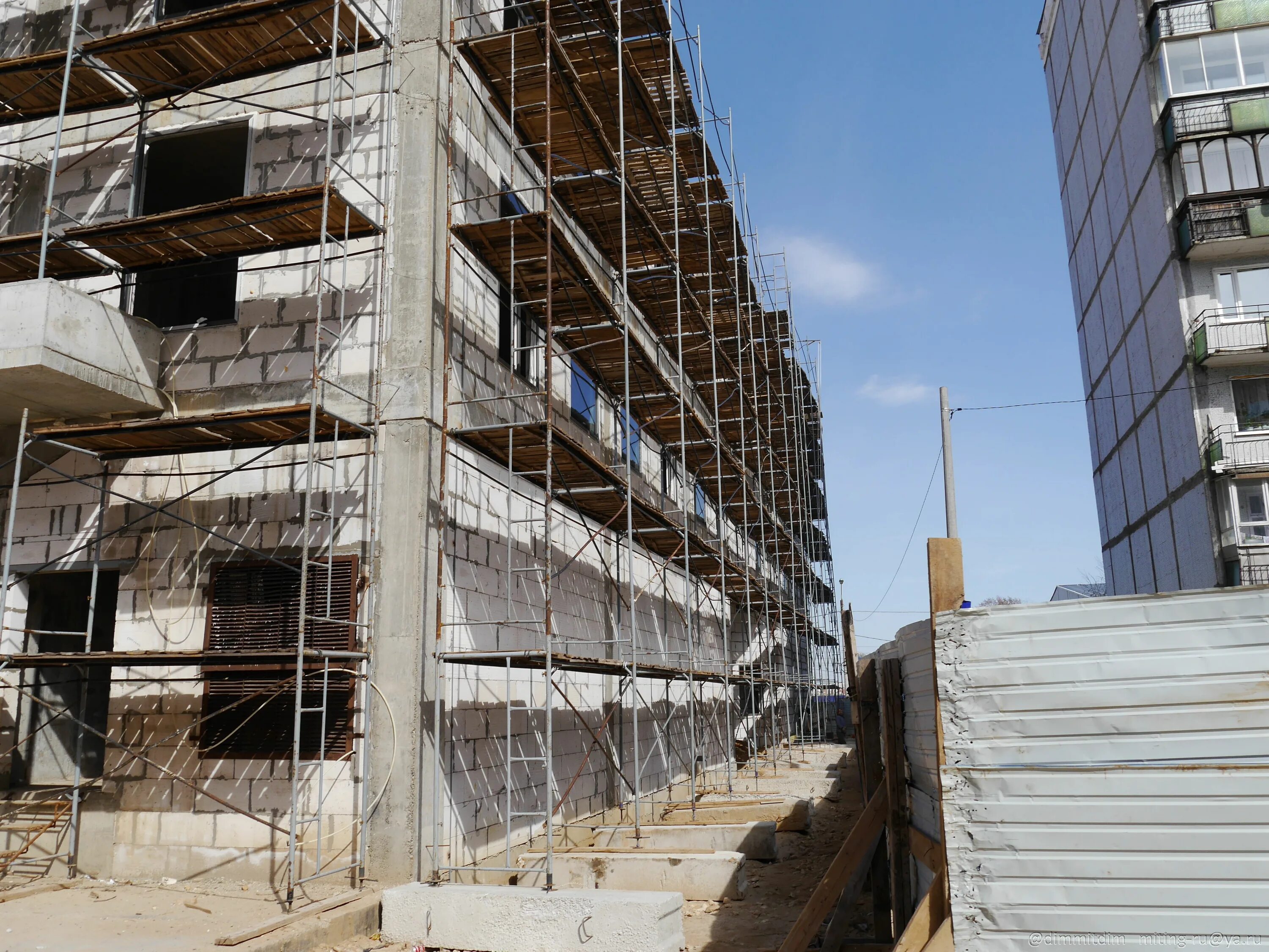 Помещение без ремонта. Дом с черновой отделкой. Стройка помещение. Стройка внутреннее помещение. Черновая отделка.