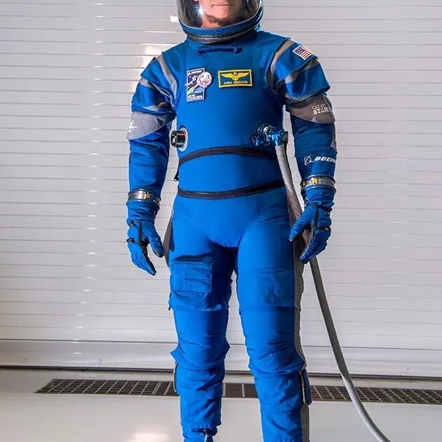 Комбинезон астронавта. Синий костюм Космонавта. Цветные скафандры. Костюм под скафандр.