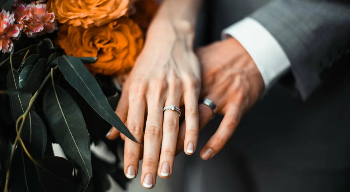 Заметив брак. Свадьба Софии Меладзе. Обручальные кольца на руках. Свадебные кольца на руках. Красивые обручальные кольца на руках.