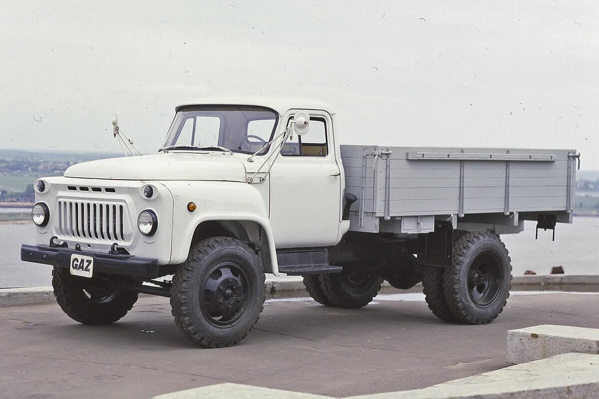 Объем газ 52. Газ 52 шасси. Газ 5201 бортовой. Газ - 52 - 01 бортовой. Газ-52 грузовой автомобиль.