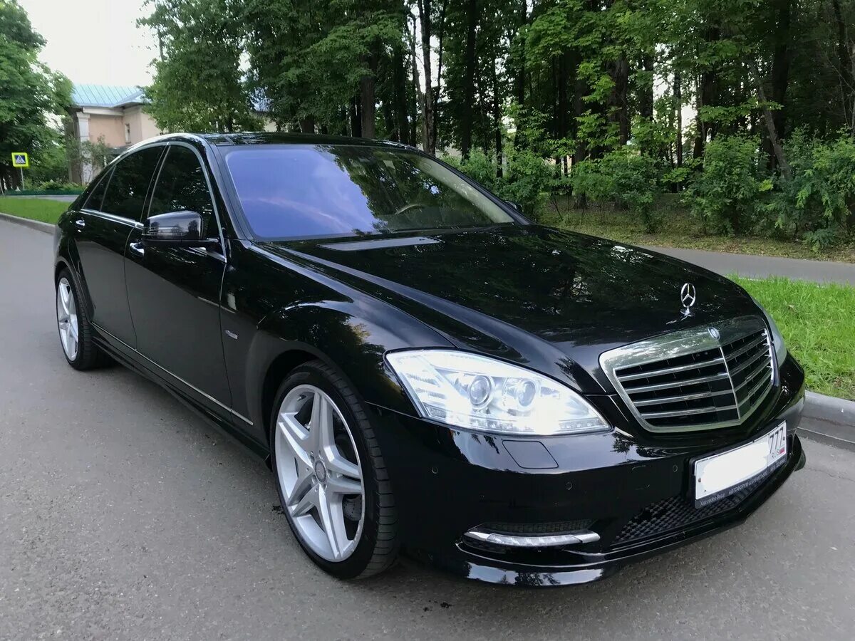 Mercedes s 221. Мерседес 221 черный. Мерс 221 Лонг. Мерс 221 Рестайлинг.