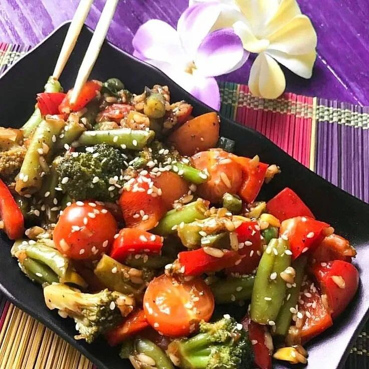 Курица с овощами в соусе терияки