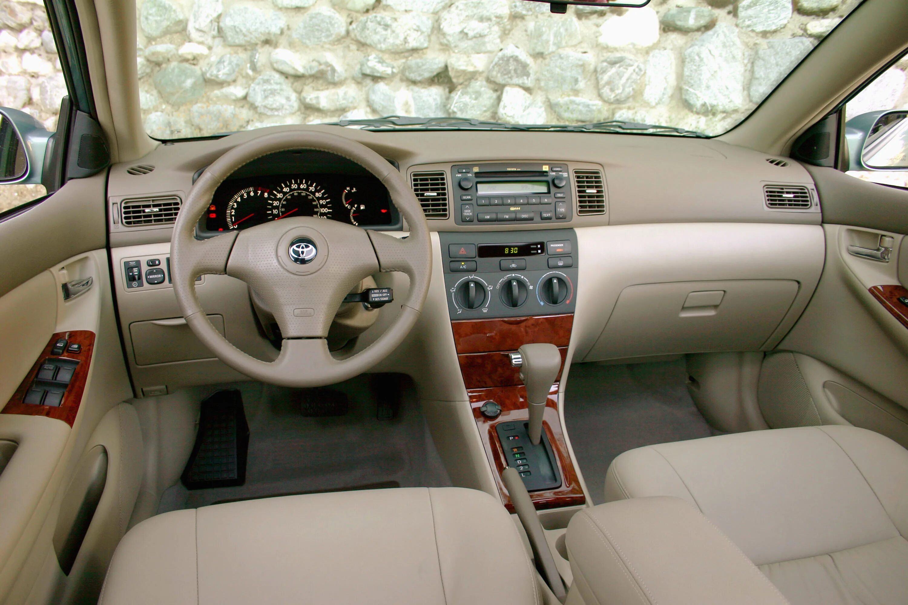 Праворукие машины из японии б у. Toyota Corolla 2002 салон. Toyota Corolla 2005 Interior. Тойота Королла 2002 салон праворульная. Салон Тойота Королла 121 кузов 2006.