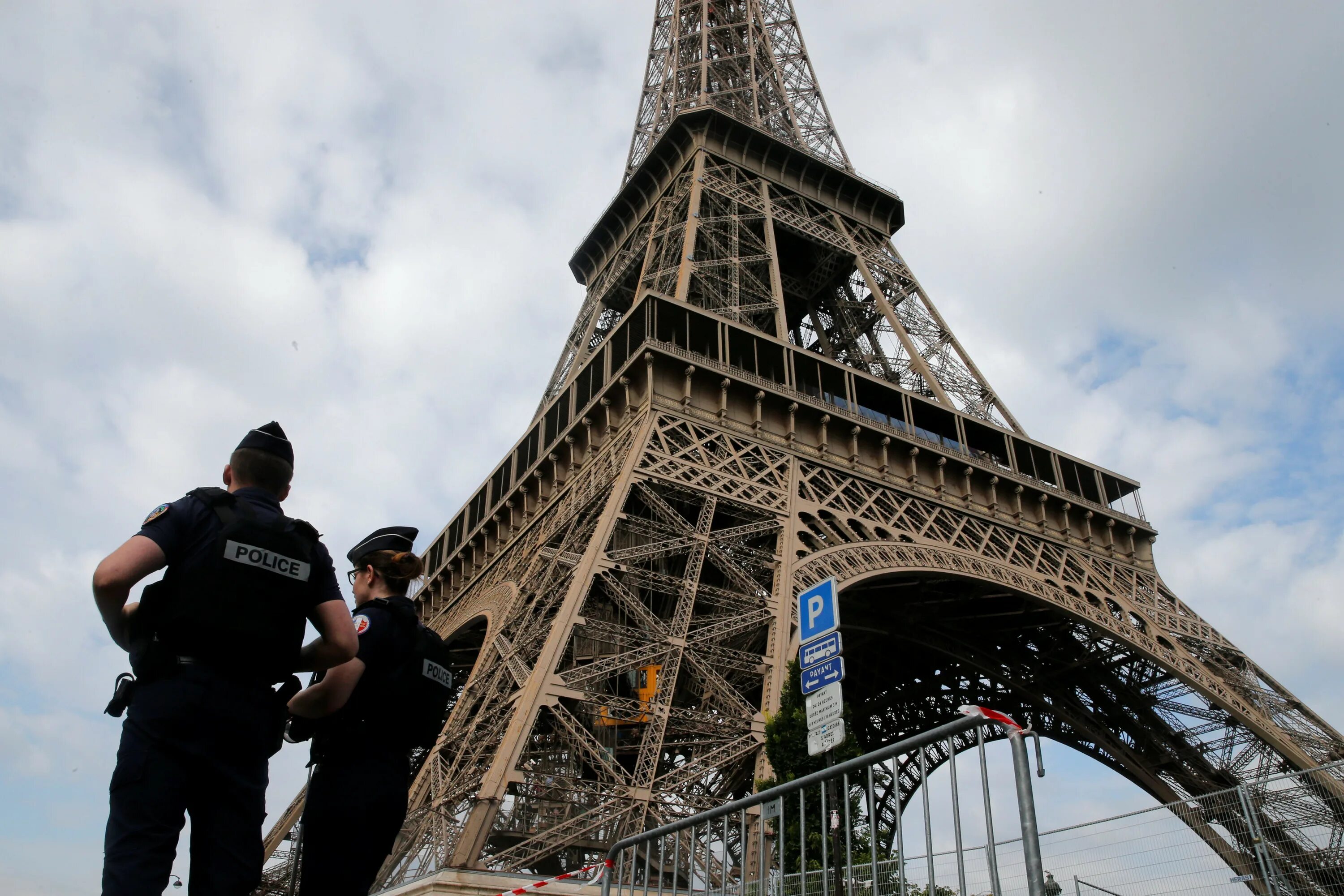 Смотровая площадка эльфелева башня. Манораи Эйфил. Eiffel Tower во Франции,. Эйфелева башня вторая мировая.