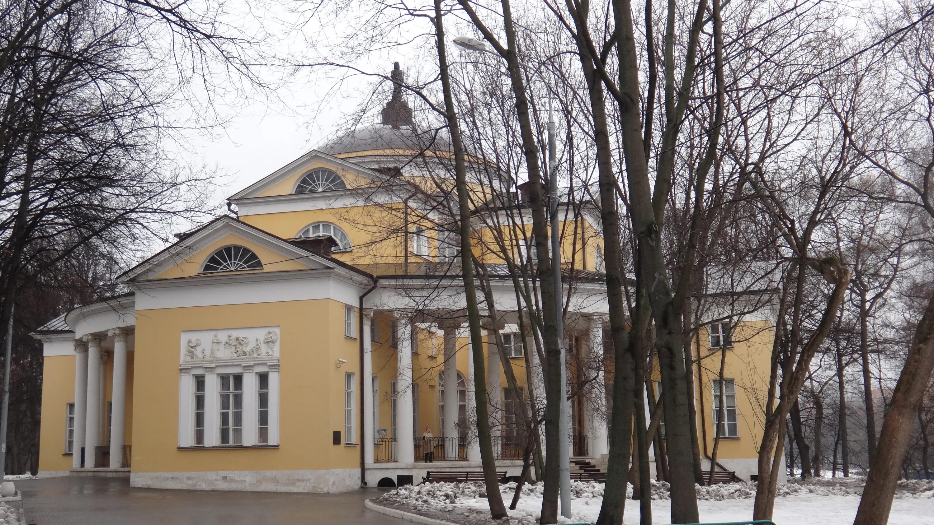 Люблино усадьба Церковь. Дом Дурасова Покровский бульвар. Церковь Святой Ольги в Люблино. Театральная школа в Люблино башни.