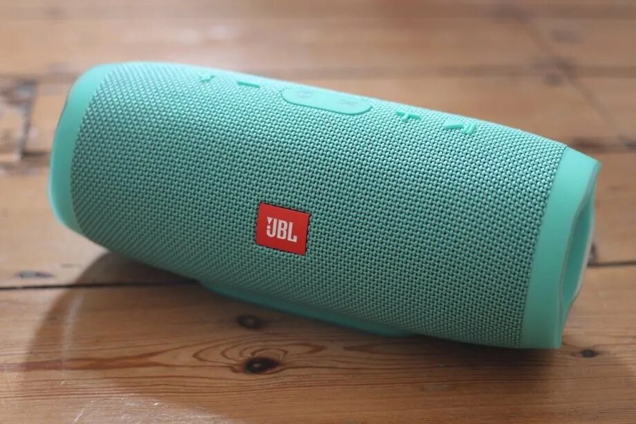 Видишь колонку jbl. JBL charge 3. Колонка JBL чардж 3. Портативная колонка JBL charge 5. Колонка JBL чардж 2.