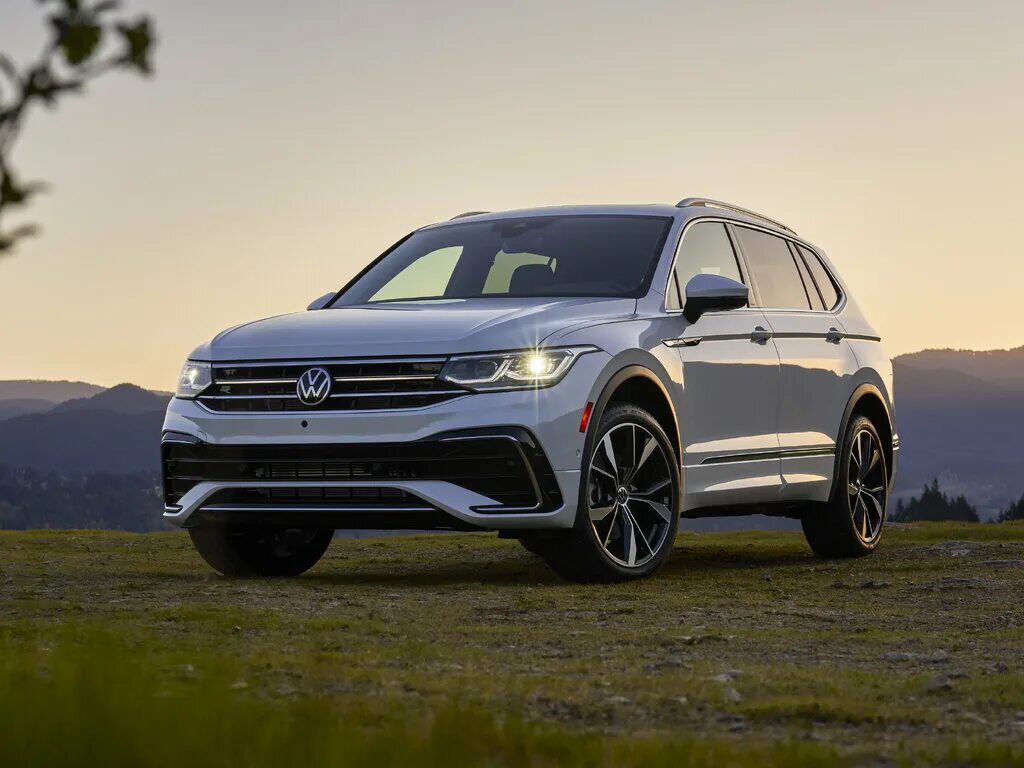 Совершенно новый Volkswagen Tiguan 2025 засняли без камуфляжа во время зимних те
