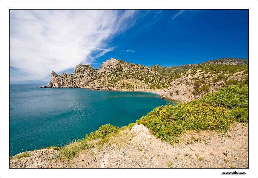 Новый свет крым старый. Новый свет голубая бухта царский пляж. Горы море крым ялта краснокаменка. Зеленая бухта новый свет пляж. Новый свет симферополь.