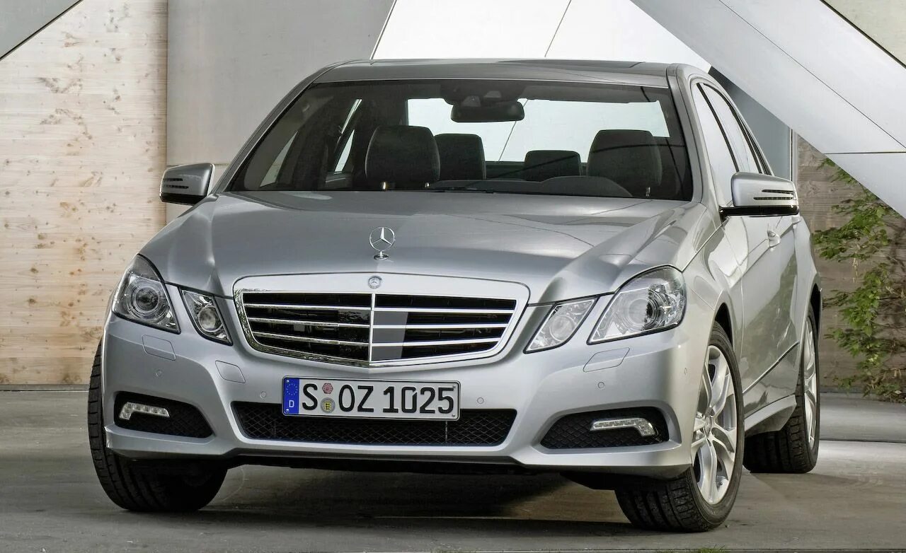 Авито купить е класс. Mercedes Benz e350 2010. Mercedes e class w212 2010. Mercedes Benz e180. Mercedes Benz e200 w212.