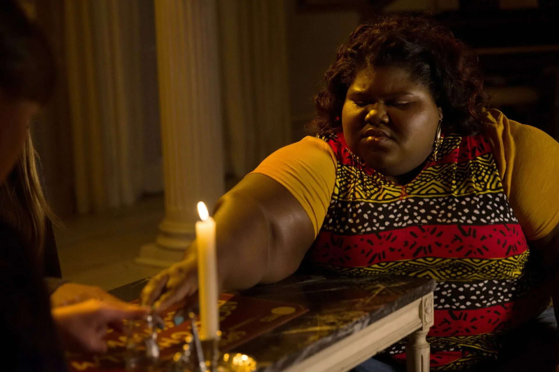 сериал аиу цирк уродов. аиу 5 сезон лиз тейлор. американская история женщин. американская история женщин. аиу 5 сезон.