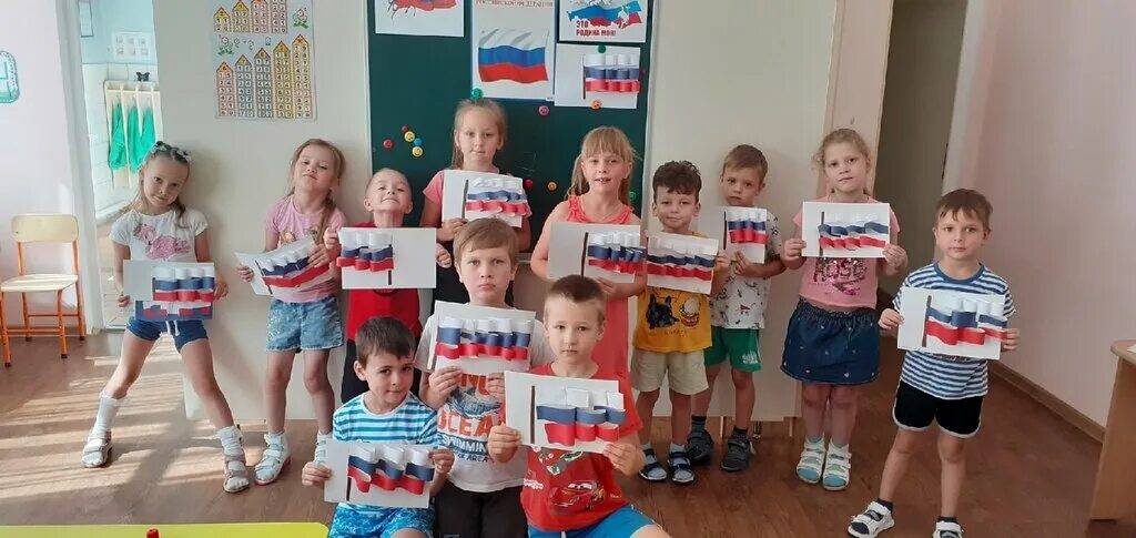 День российского флага в детском саду 2024. День флага в детском саду. День флага в доу. Праздник флага в детском саду. День флага в саду.