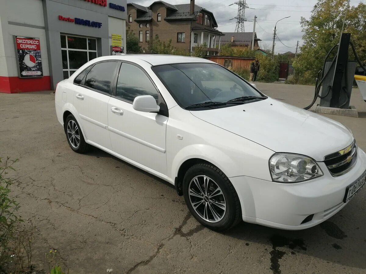 Купить шевроле лачетти в россии. Лачетти белая r17. Chevrolet Lacetti White. Lacetti1.8 White. Lacetti 1.8 Tuning белый.