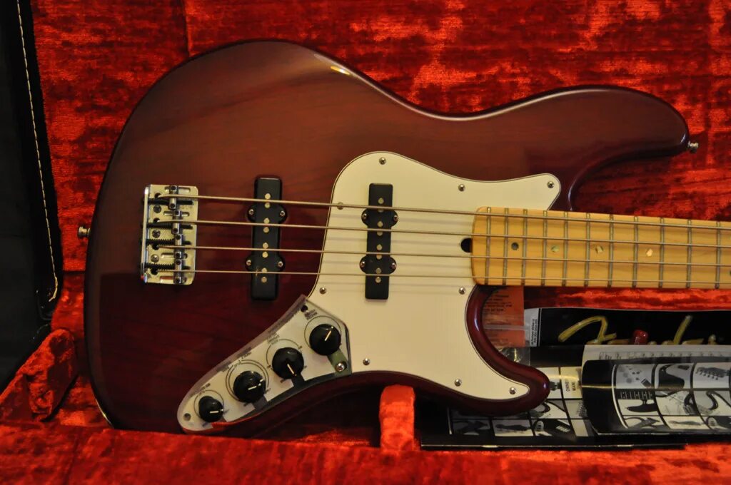 Fender deluxe bass. Fender american deluxe jazz bass. Fender deluxe active jazz bass. Fender precision bass deluxe 5. Fender deluxe bass.