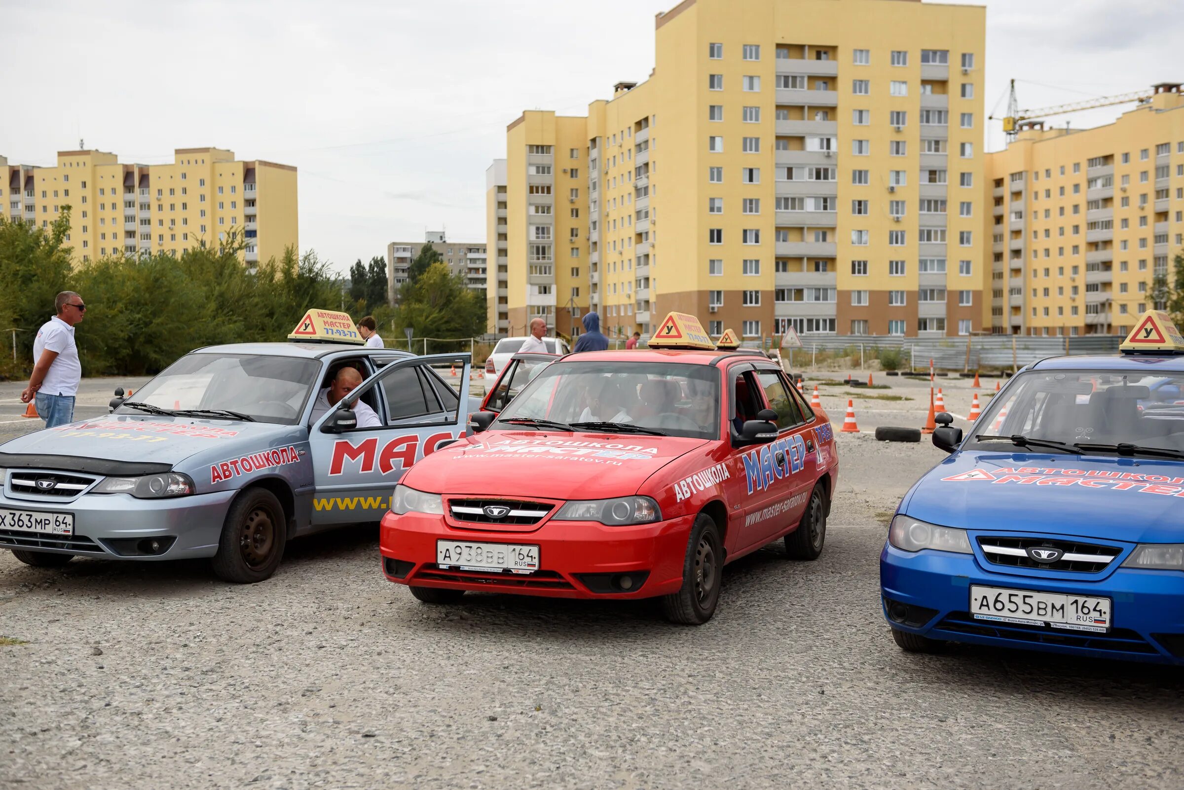 Сайт мастеров саратов. Автодром автошкола мастер Саратов. Инструктора автошколы мастер Саратов. Директор автошколы мастер Энгельс. Тархова 38 автошкола мастер.