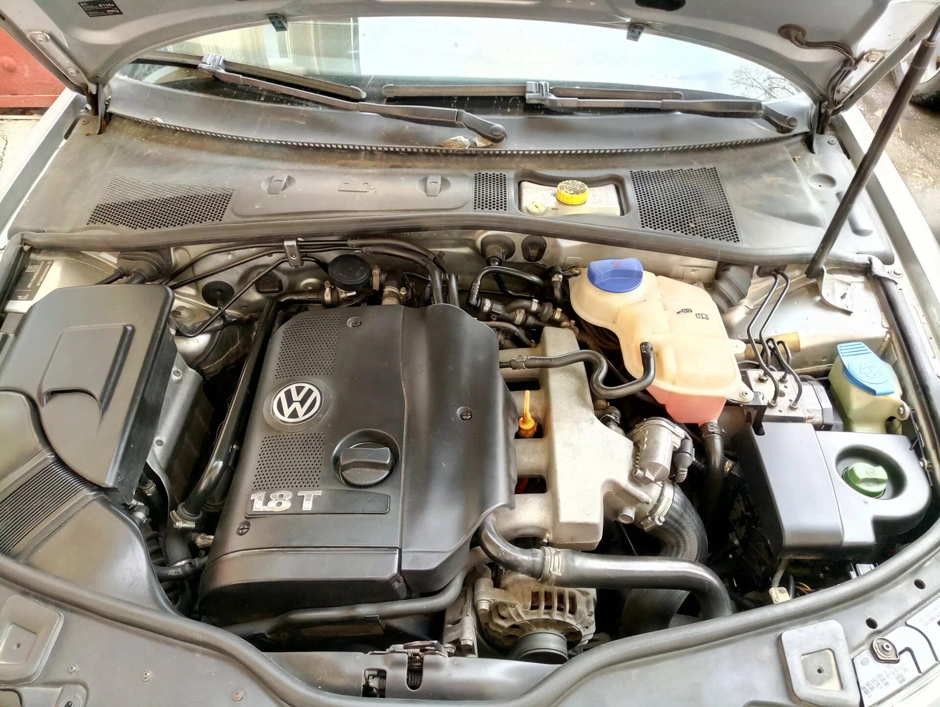 Двигатель пассат в5. Пассат b5 1.8 турбо. Passat b5 1.8t. Volkswagen Passat b5 1.8 турбо. Пассат б5+ 1.8 турбо подкапотка.