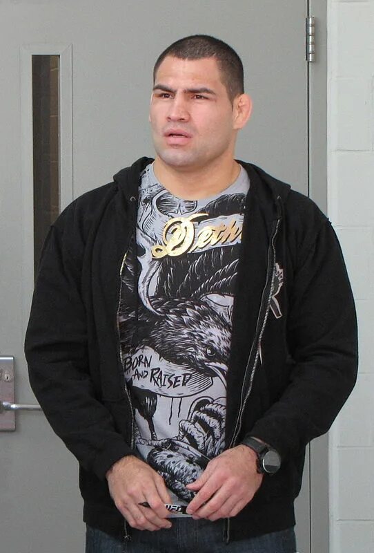 Веласкес юфс. Cain ramirez velasquez. Cain velasquez ufc. Cain velasquez training. Кейн веласкес ufc.