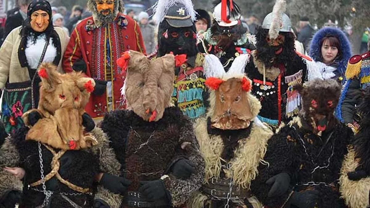 Коляда, колядование. Ряженые маски. Рождественский праздник колядки. Картина сычкова христославы. Ряженые песни.