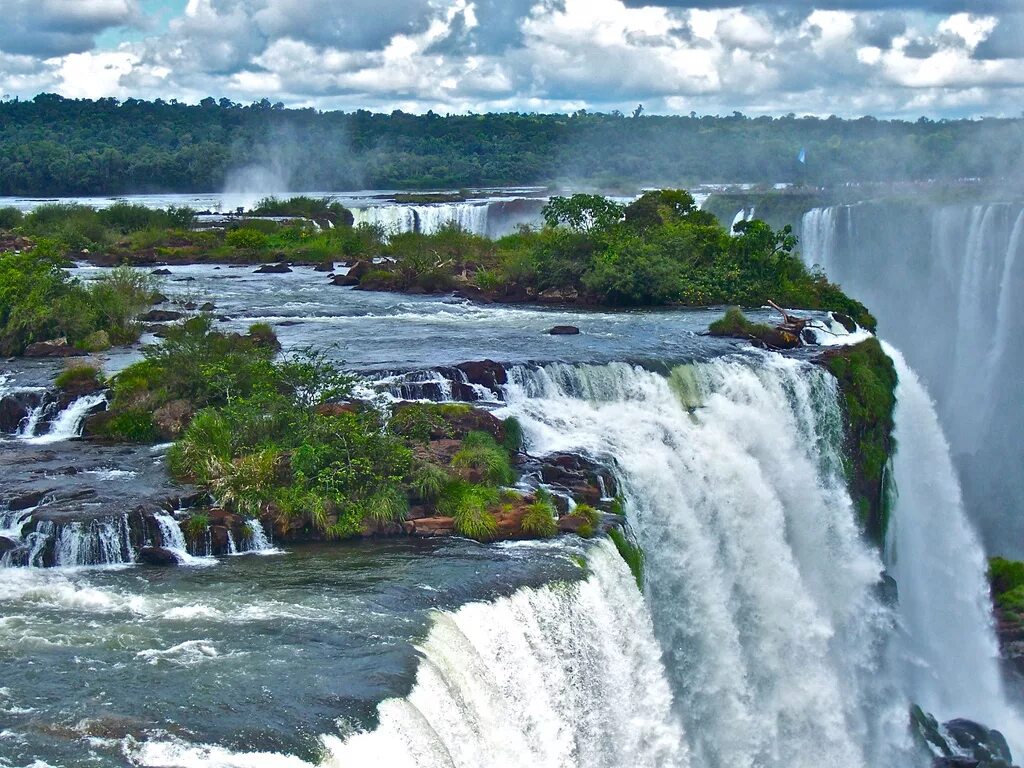 Река Игуасу Бразилия. Водопады "garganta del Diablo". Водопад на Амазонке Игуасу. Водопад Игуасу на реке Парана. Какие водопады располагаются в северной америке