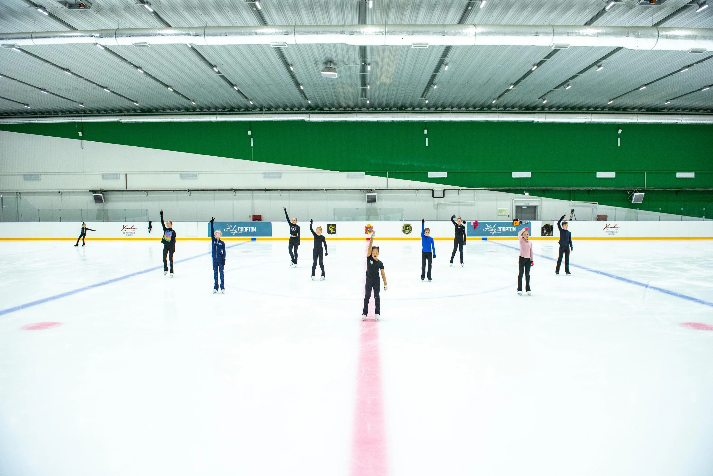 Бульвар новаторов 24. Кинотеатр ромашка улица новаторов. Ресторан семейный очаг бульвар новаторов 32. Бульвар новаторов, 24 к2. 2.