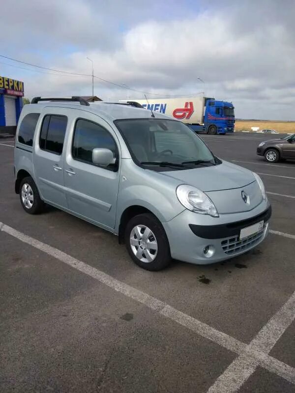 Купить рено кангу москве. Рено Кангу 2012. Рено Кангу 2 серебристый. Renault Kangoo 2012 Offroad. Kangoo в Московском районе.