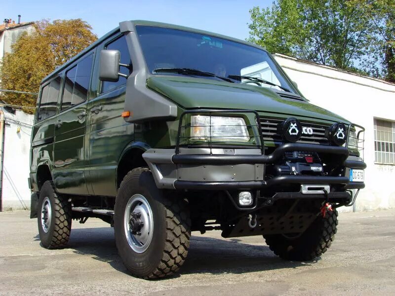 Полный привод дизель механика. Iveco van 4x4. Iveco Daily 4x4. Ивеко 4х4 микроавтобус. Ивеко полный привод 4х4.