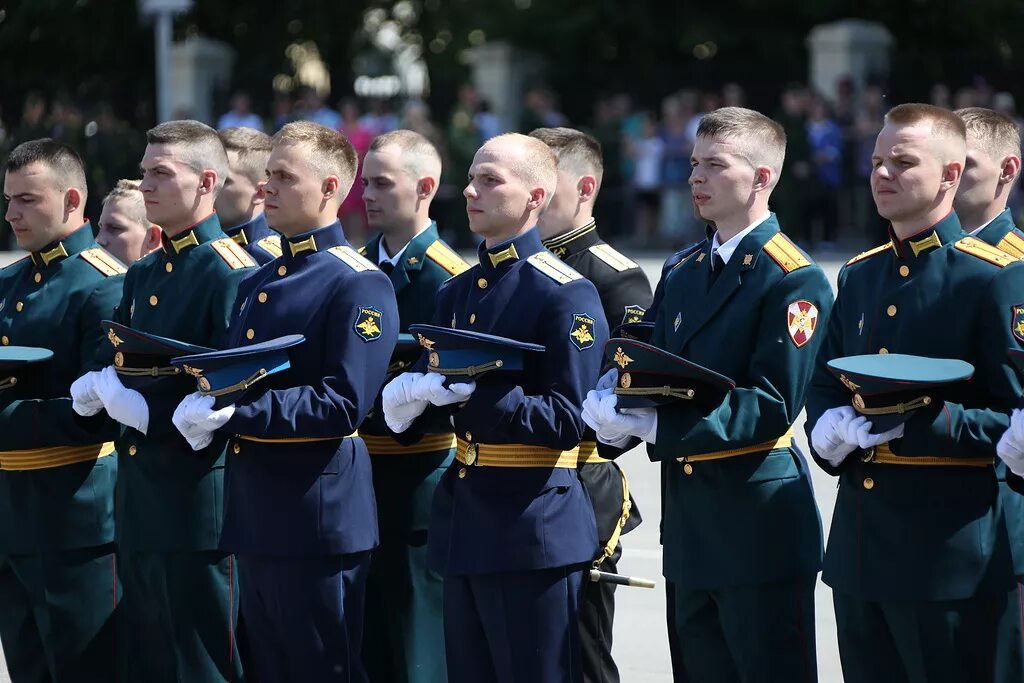 Череповец военное училище радиоэлектроники. Высшее военное училище Череповец. КВВАУЛ выпуск 2022. Военный ордена Жукова университет радиоэлектроники Череповец.