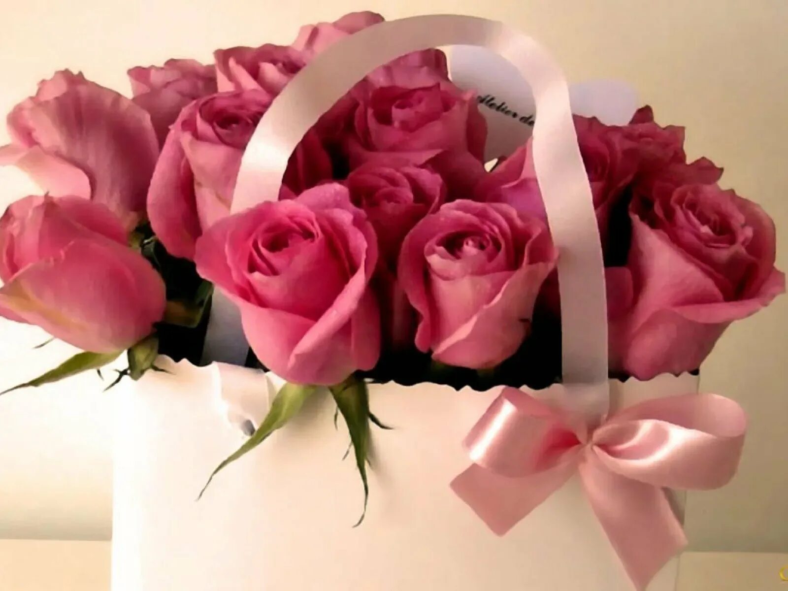 Поздравление женщине 59 лет. Букет цветов «день рождение». Поздравления с днем рождения цветы. Открытки с днём рождения с цветами красивые. С днем рождения женщиг.