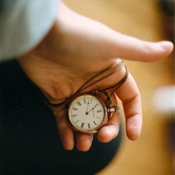 Время никогда не ждет. Маленькие часики. Уходящее время. А время уходит. Время интересная штука.