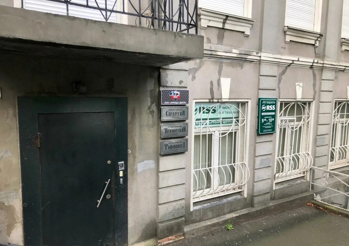 2-комнатная, улица Уткинская 5, запад, юг, 3 этажей, 2 этаж, 50,0 кв. м. центр.