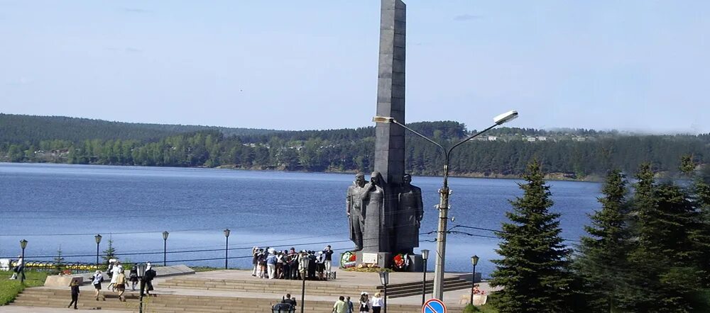 Город реж Свердловской области. Монумент боевой славы реж. Город реж монумент. Реж (город в Свердловской обл.).