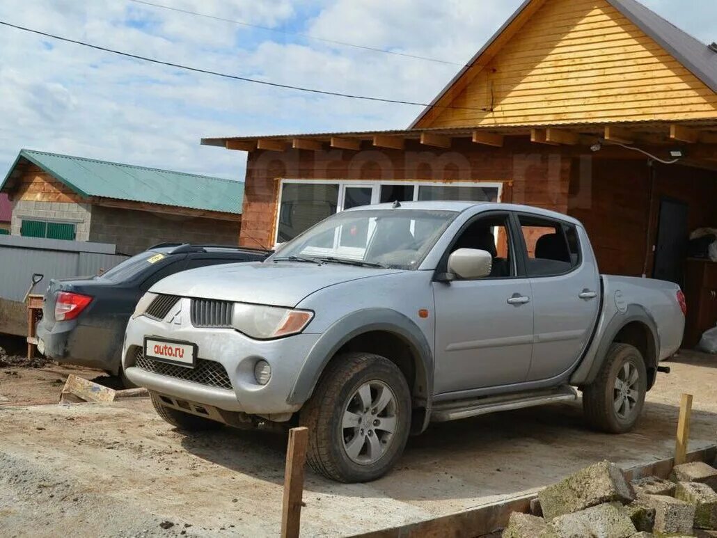 Mitsubishi l200 пикап серебряный. Митсубиси л200 серебряный. Mitsubishi l200 пикап. Митсубиси л200 голубой. Л200 дизель механика.