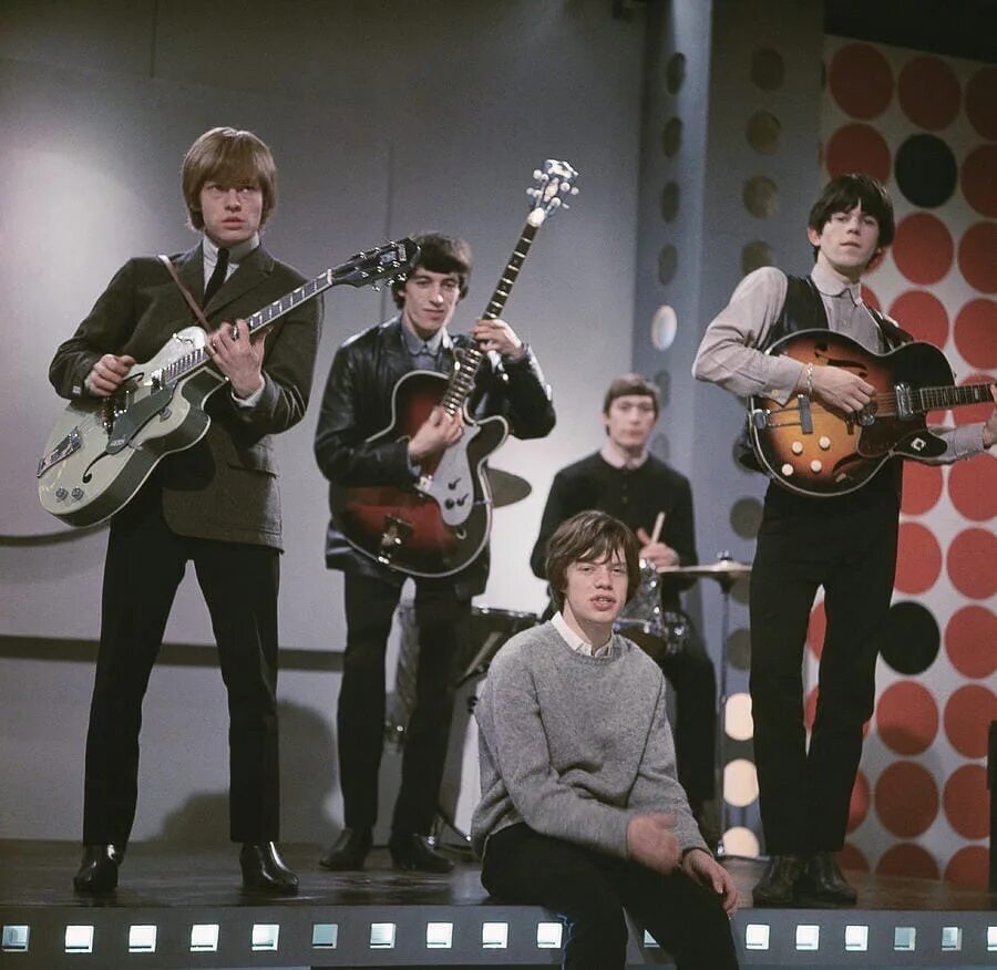 Stones википедия. Мик Джаггер 1963. Группа Роллинг стоунз. The Rolling Stones в молодости. Роллинг стоунз 1964.