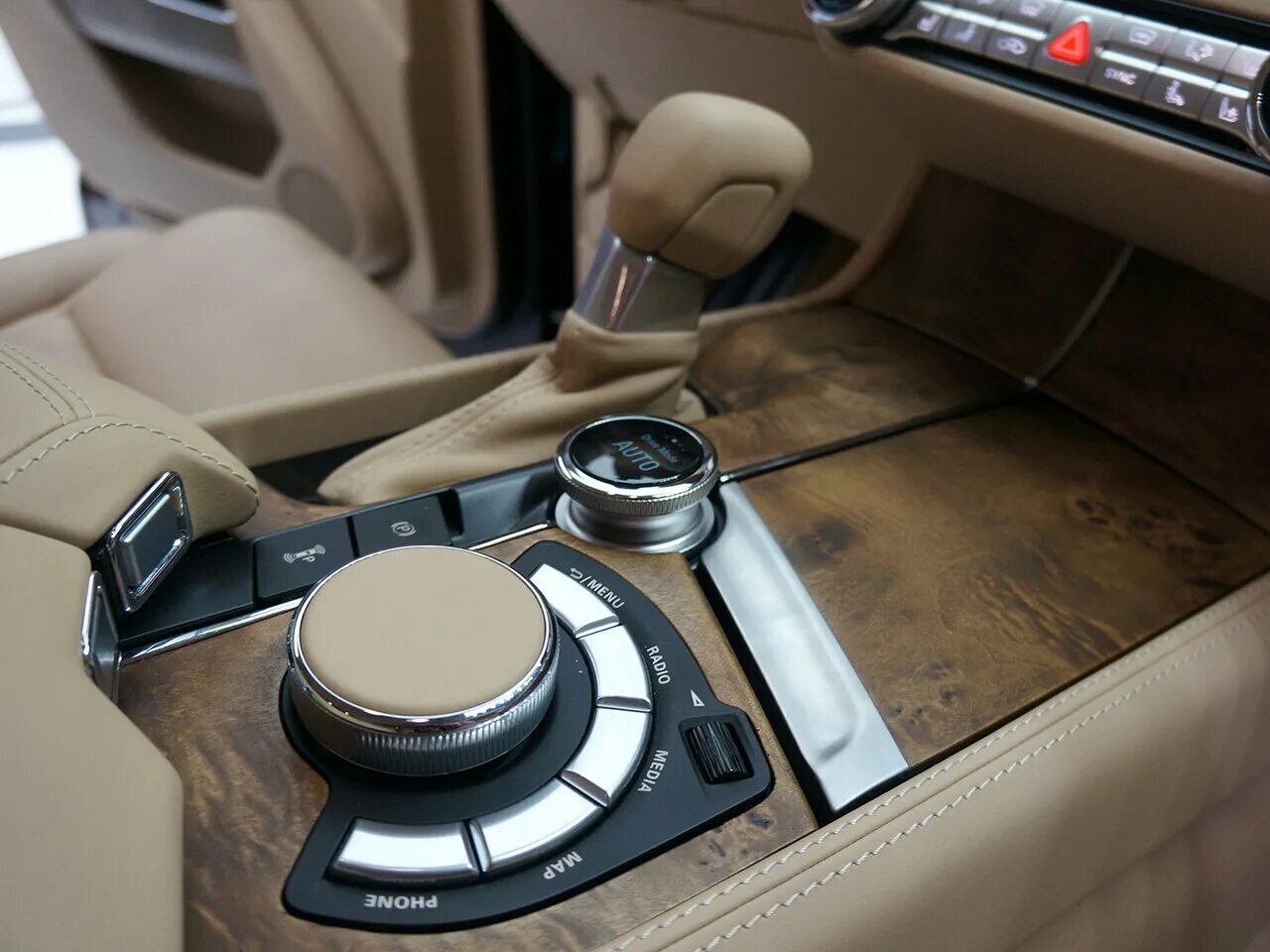 Аурус коробка передач. Aurus senat s600 салон. Аурус коробка передач. Шасси аурус. Аурус коробка передач.