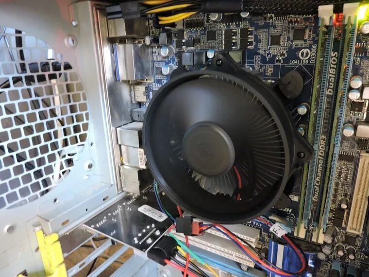 Cpu fan 3 pin. Как узнать какой кулер стоит на процессоре. Кулер для процессора deepcool theta 20. Zalman cnps7500-cu led. Вентилятор для радиатора процессора.