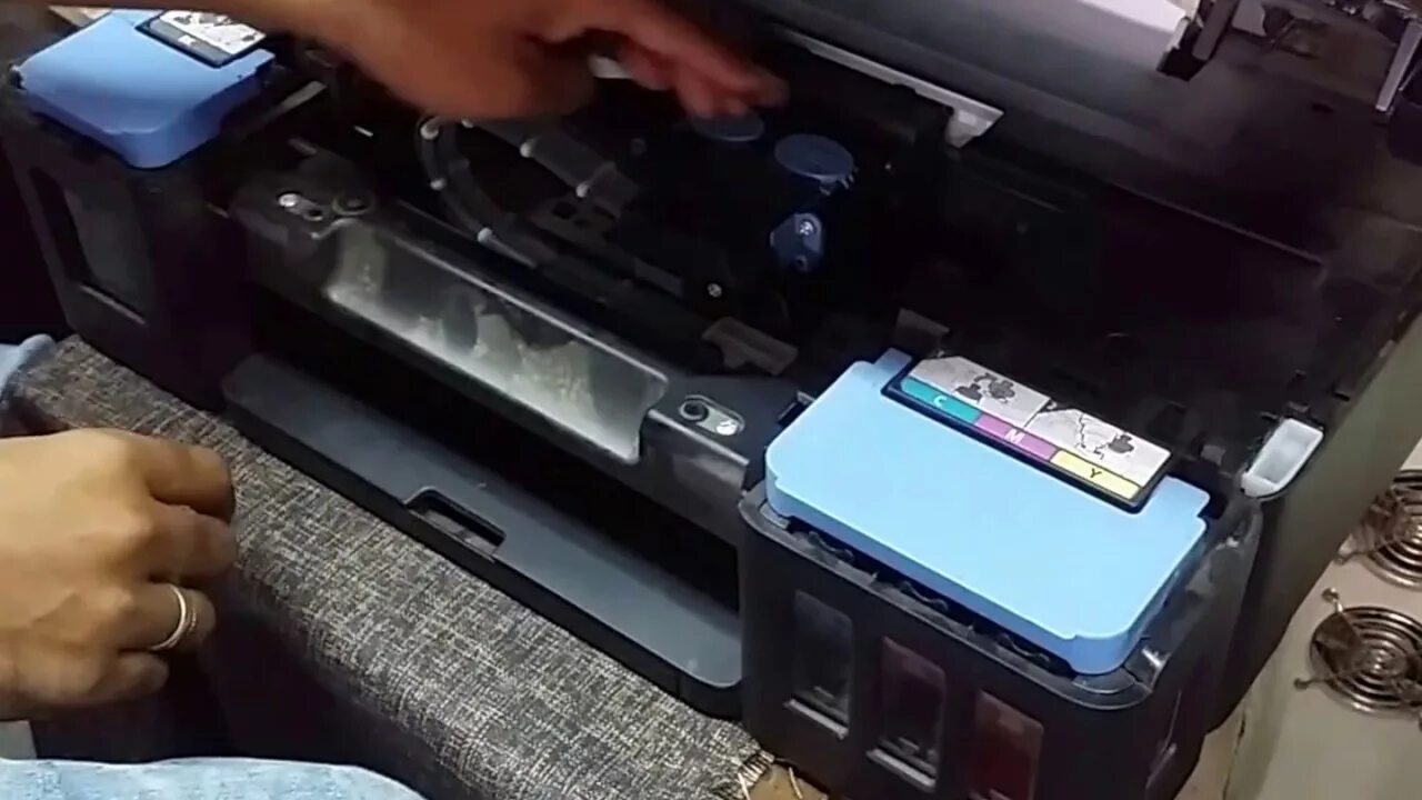 Как чистить принтер canon. Canon pixma g2000. картридж для принтера canon g2415. canon g2000 картридж. извлечь картридж canon 030.
