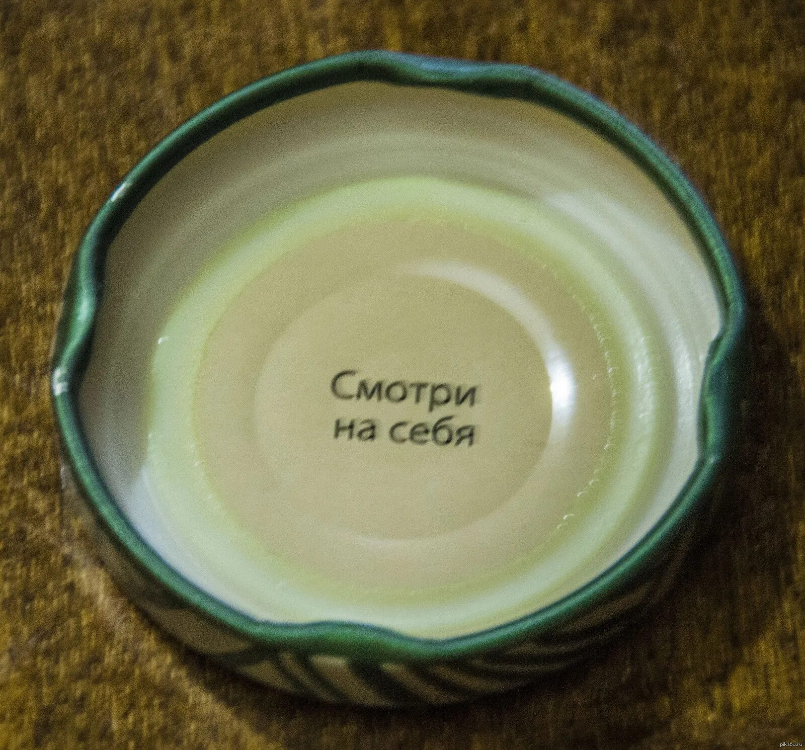 Код под крышкой. Крышка маслозаливной горловины рио 3. Кока кола коды под крышкой. Кола код под крышкой. Пена под масляной крышкой.