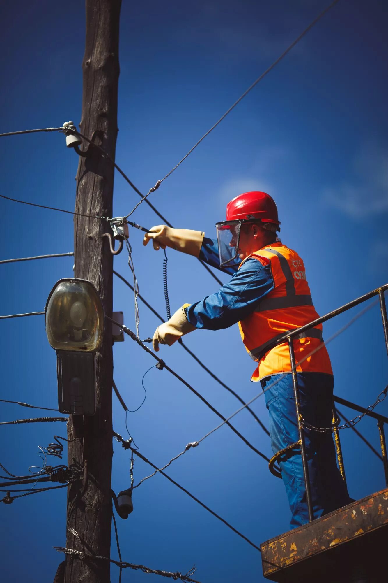Электрические сети связи. Электрические сети связи. Электрические сети связи. Профессия электромонтер линейщик. Электрические сети связи.
