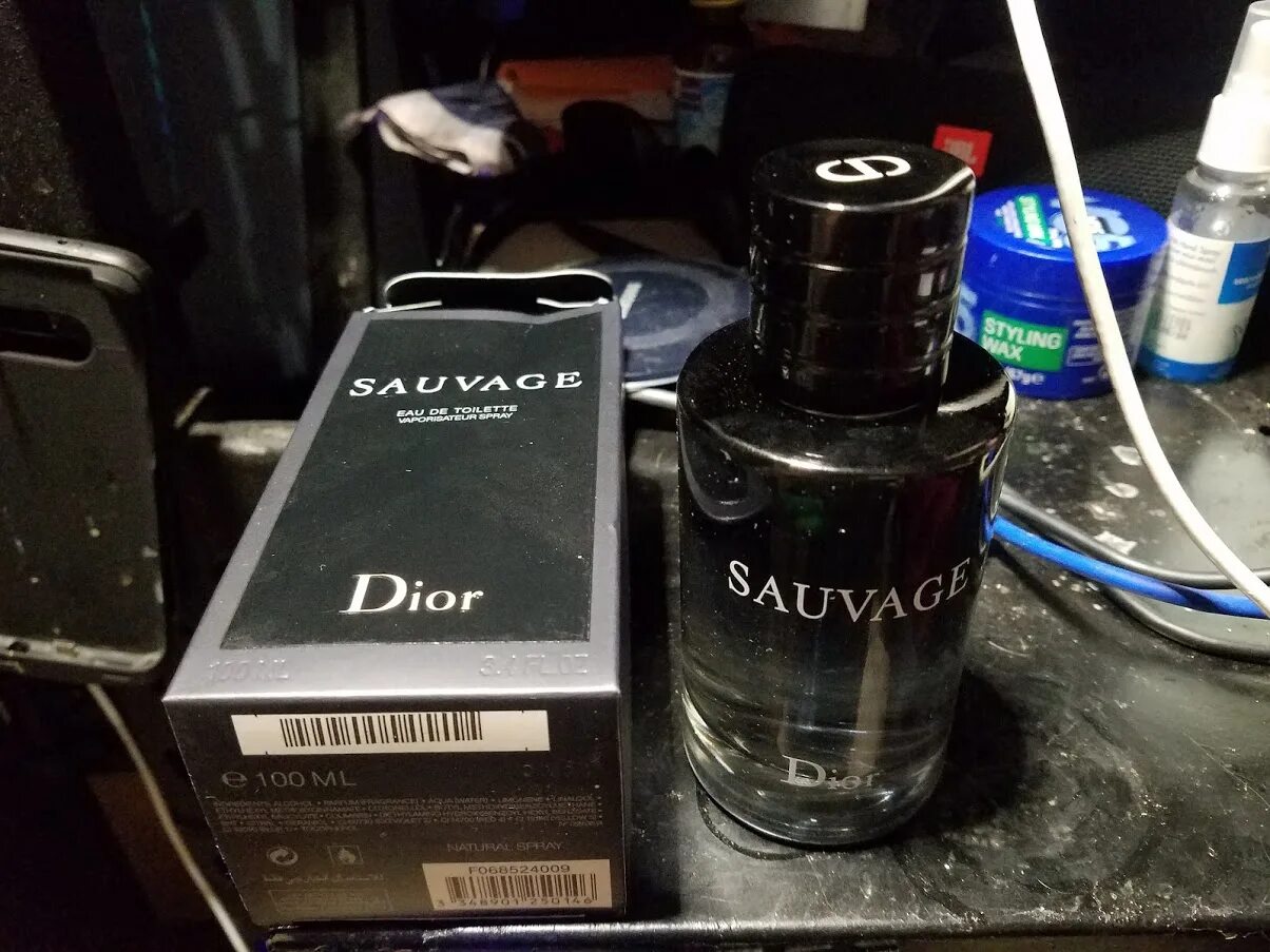 Саваж диор как отличить подделку. Диор саваж коробка. dior sauvage оригинал. dior sauvage fake vs original. диор саваж 2018.