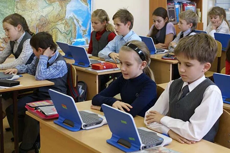 21 урок истории. Урок в классе. урок в начальной школе. икт и младший школьник. ученики 2 класса.