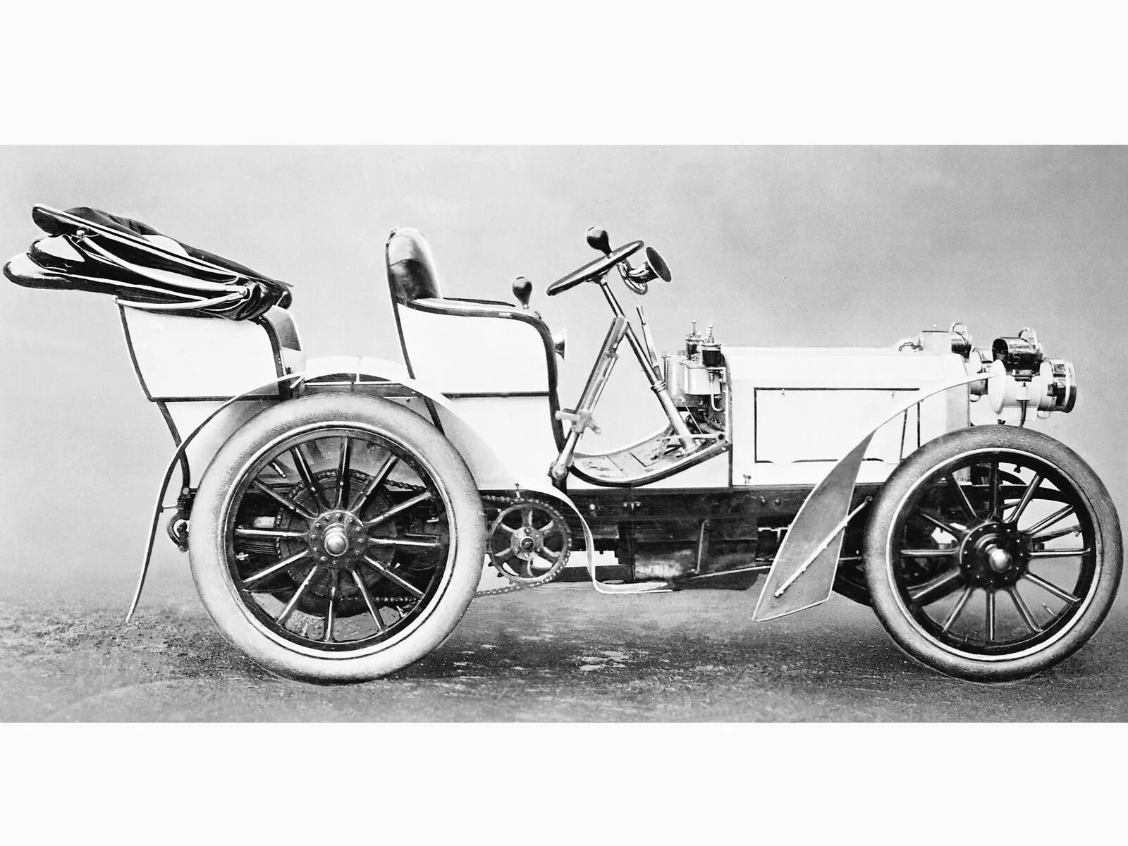 1 автомобиль мерседес. Mercedes 35 PS. Mercedes 35 PS 1901. Mercedes-Benz 35 PS 1901 года. Автомобиль Даймлер 1890.