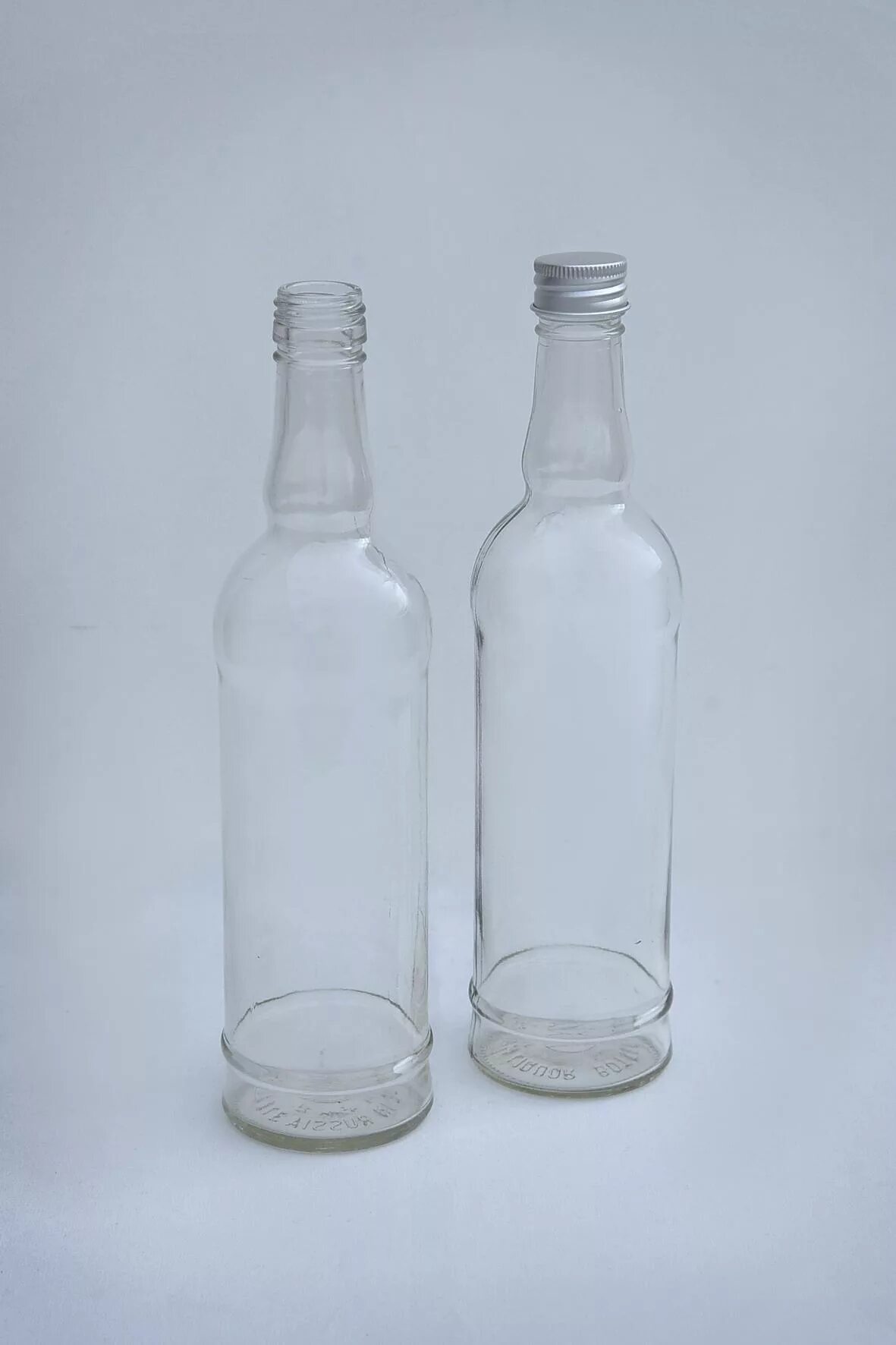 Стеклянные бутылки для самогона. Стеклянные бутылки под самогон 0.5. Пробки на бутылки 0.5 для самогона. Бутылка самогона.